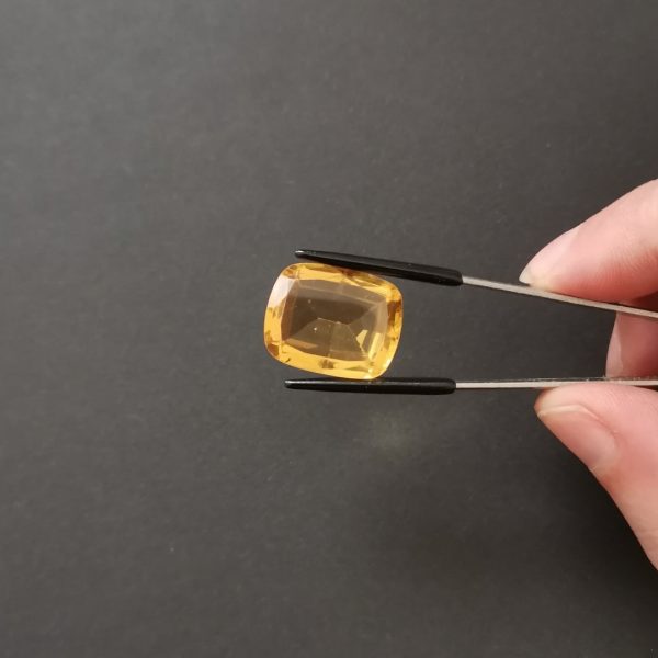 A photo of the crown area of the golden citrine against a black background
