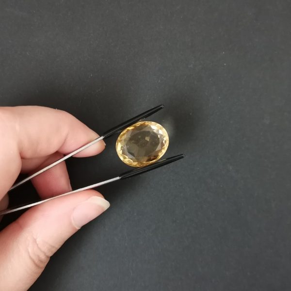 A photo of the crown area of the yellow citrine against a black background