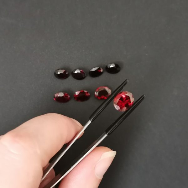 A photo of the crown area of the red garnets against a black background