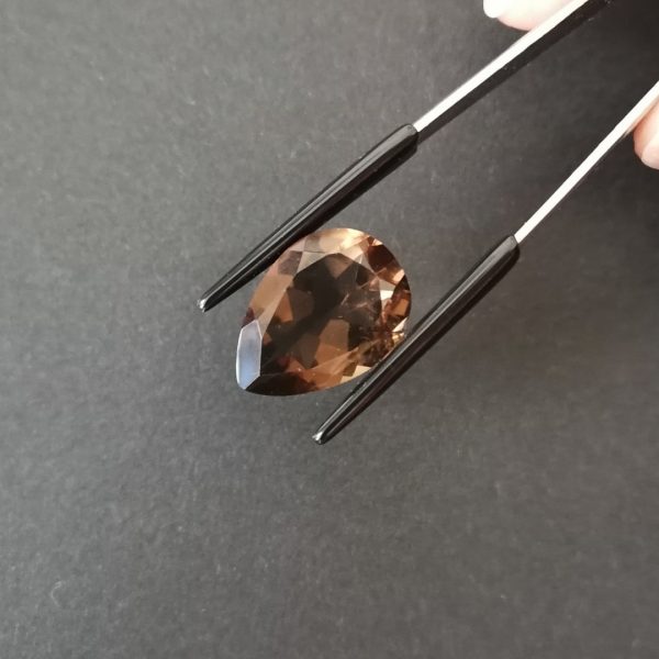 A photo of the crown area of the brown smoky quartz against a black background