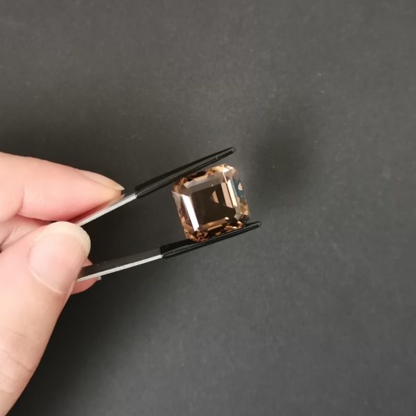 A photo of the crown area of the brown smoky quartz against a black background