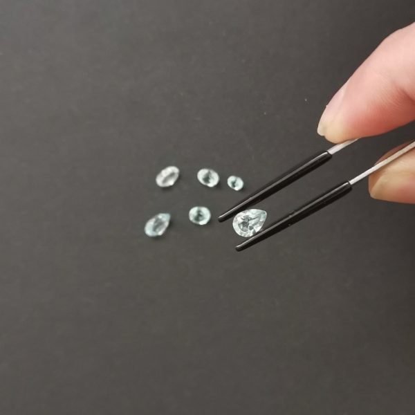 A photo of the crown area of the sky blue topaz against a black background