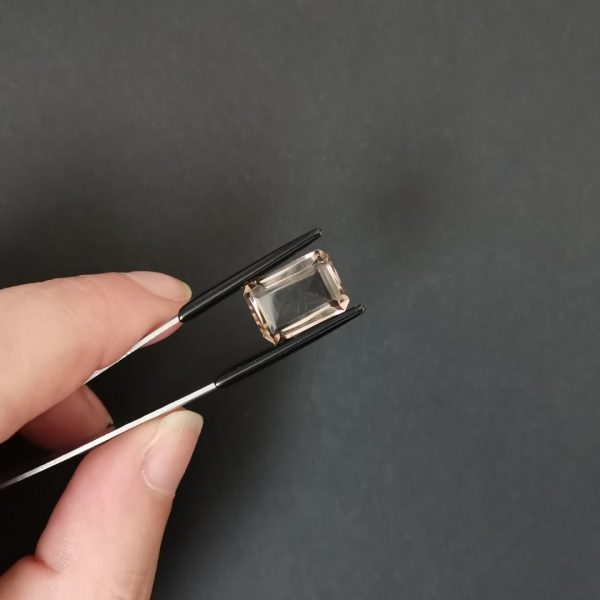 A photo of the crown area of the pale brown smoky quartz against a black background