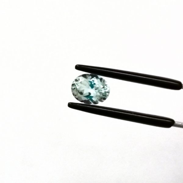 A photo of the crown area of the pale blue aquamarine against a white background
