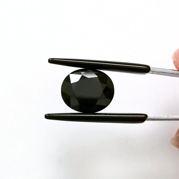 A photo of the crown area of the black sapphire against a white background