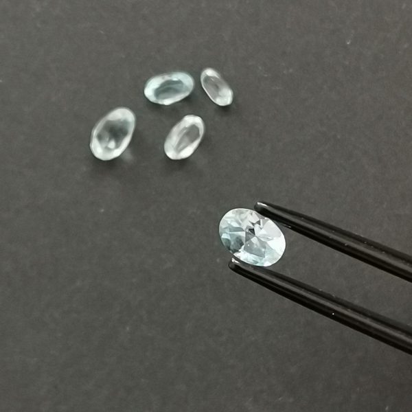 A photo of the crown area of the sky blue topaz against a black background