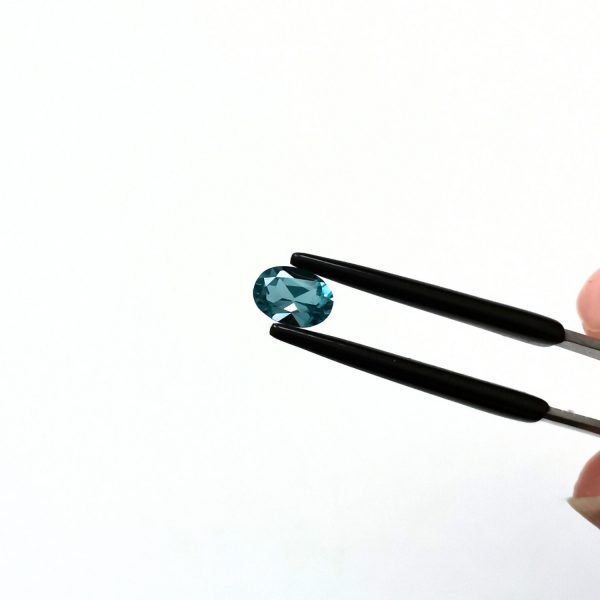 A photo of the crown area of the london blue topaz against a white background