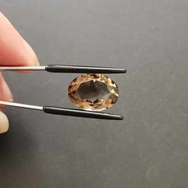 A photo of the crown area of the brown smoky quartz against a black background