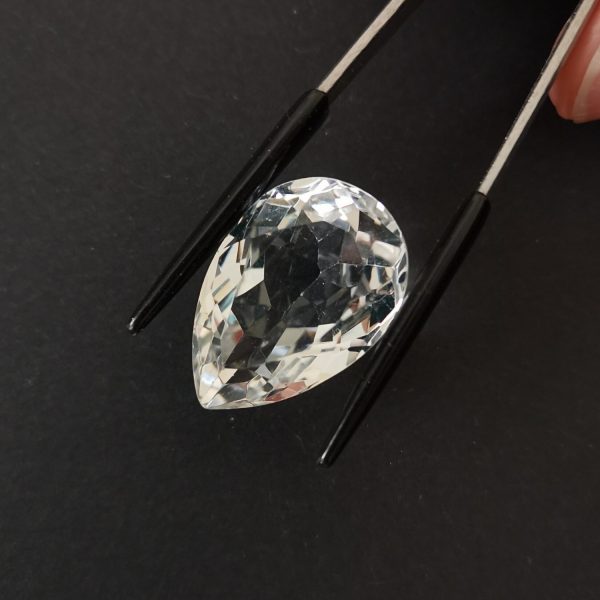 A photo of the crown area of the clear quartz against a black background