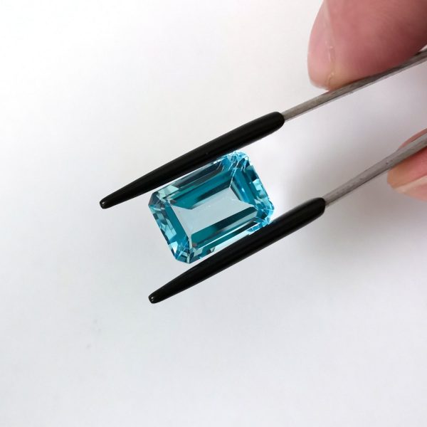 A photo of the crown area of the bright blue topaz against a white background