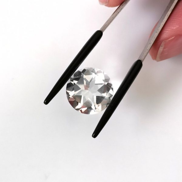 A photo of the crown area of the clear quartz against a white background