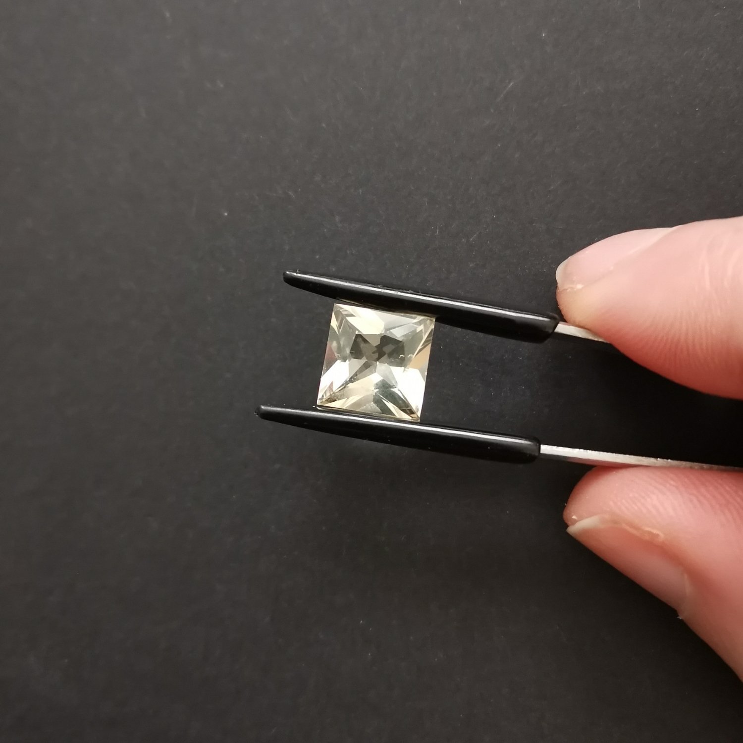 Pale Yellow Heliodor Square – 8.9mm - Image 2