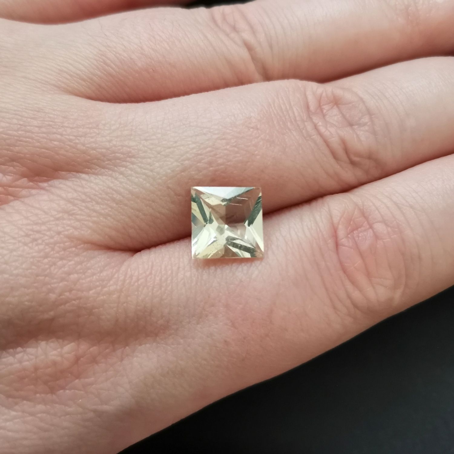 Pale Yellow Heliodor Square – 8.9mm - Image 4