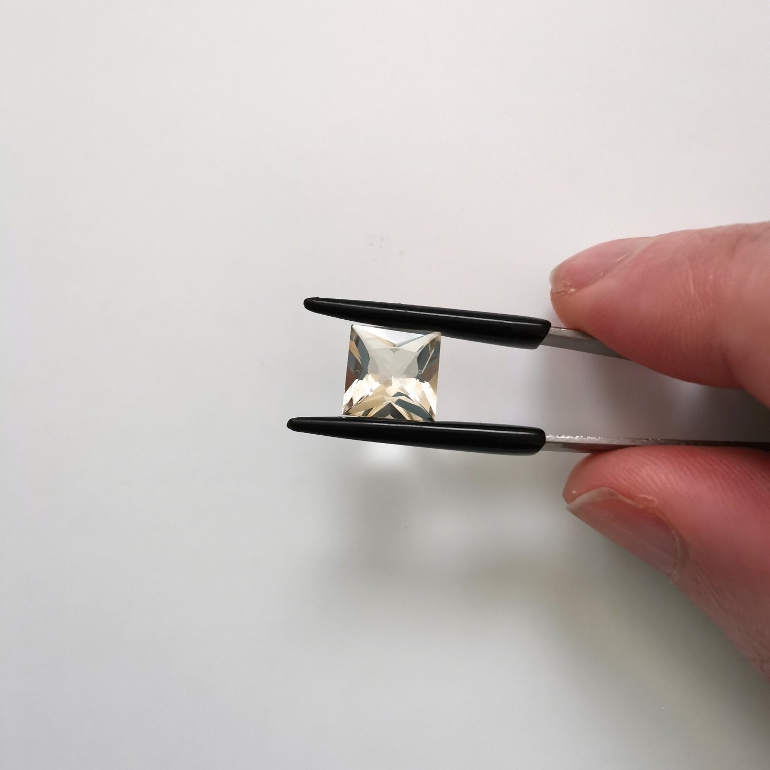 Pale Yellow Heliodor Square – 8.9mm - Image 3