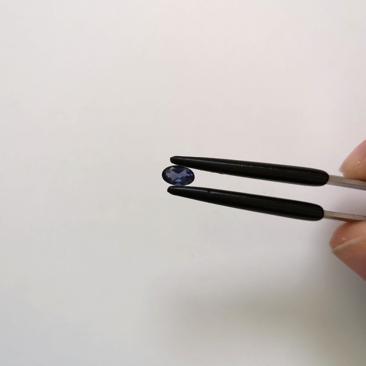 Violet Iolite Oval – 5.1mm by 3.1mm - Image 3