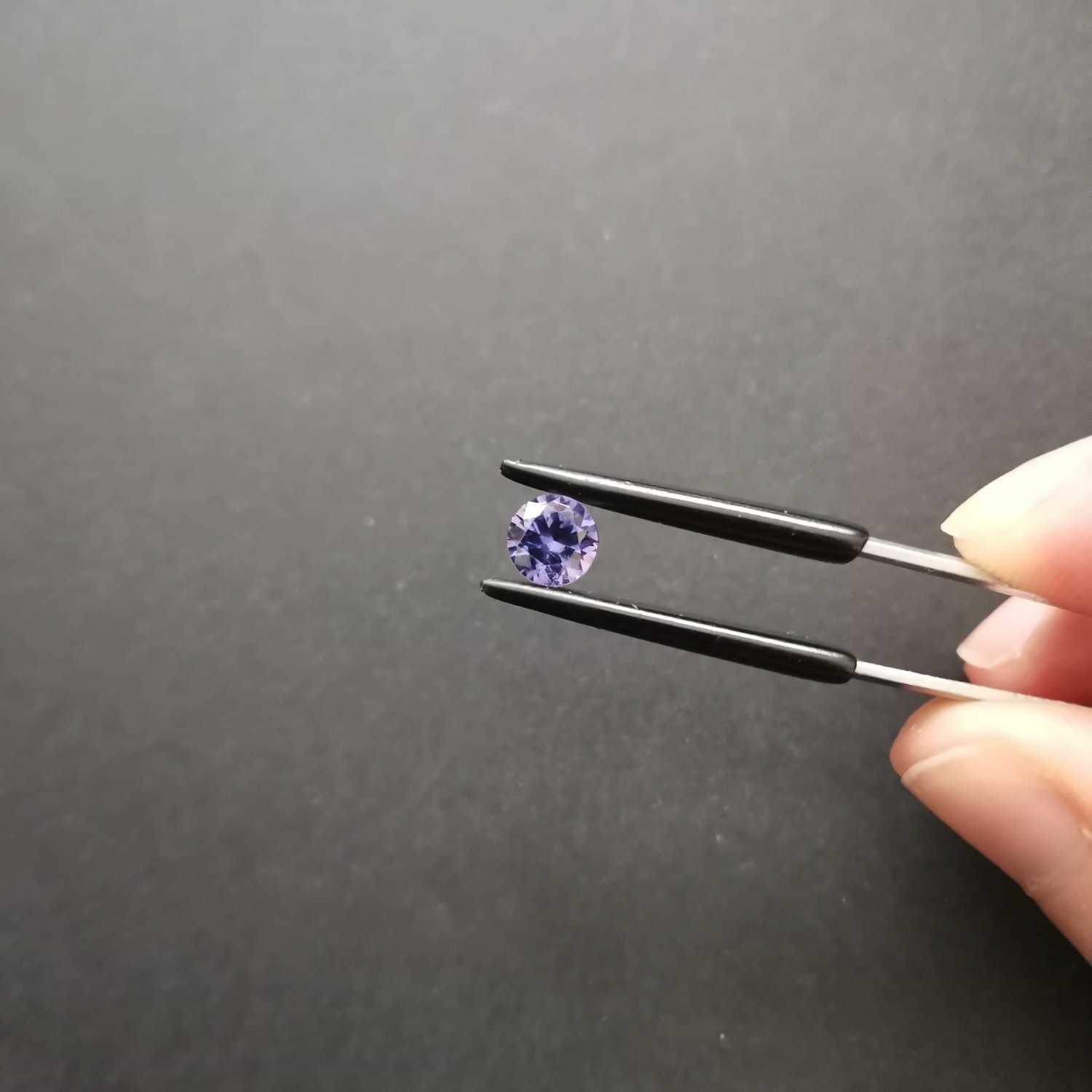 Lab Grown Violet-Blue sapphire Round - 6.1mm - Image 2