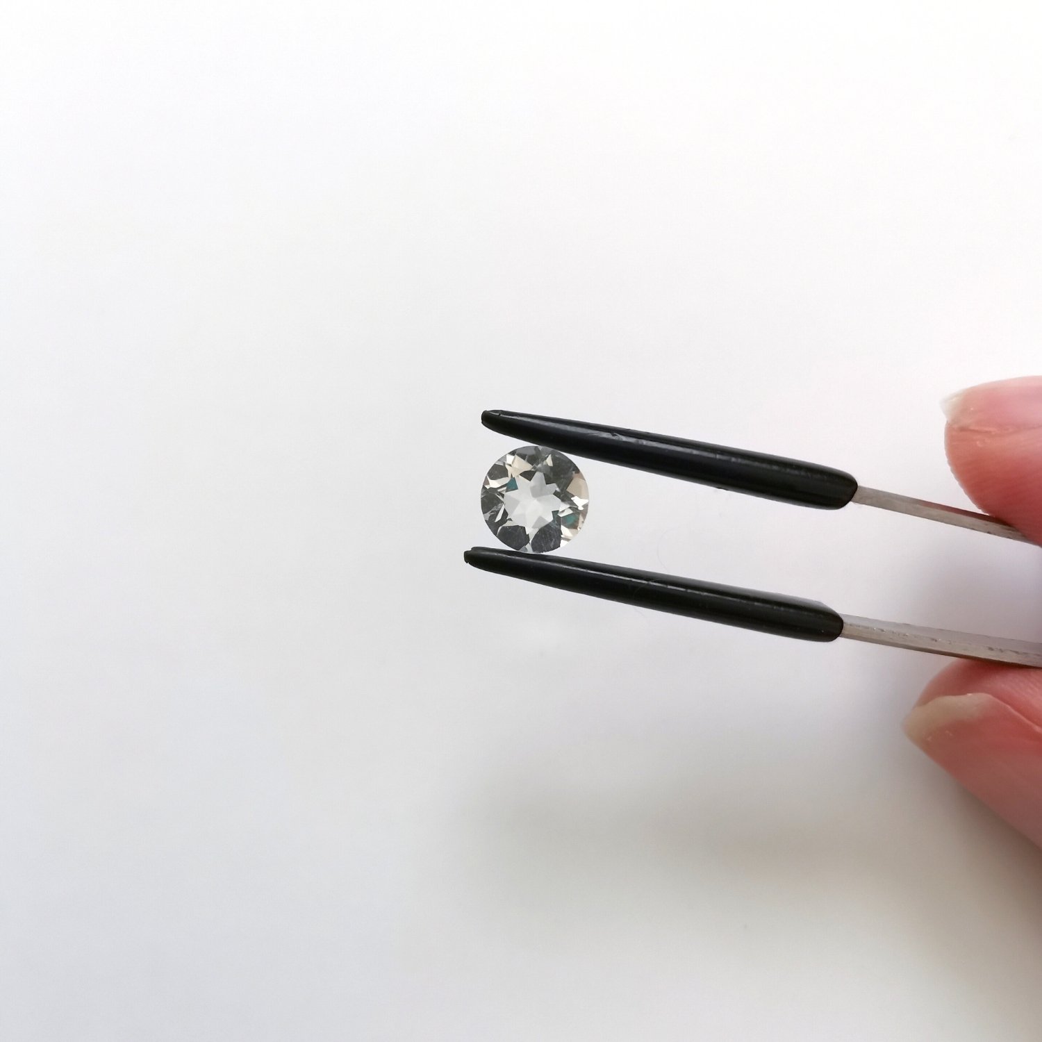 Clear Quartz Round - 6.9mm - Image 3