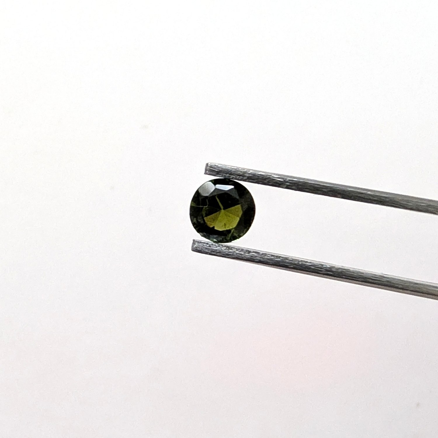 Green Tourmaline Round - 5.2mm - Image 2