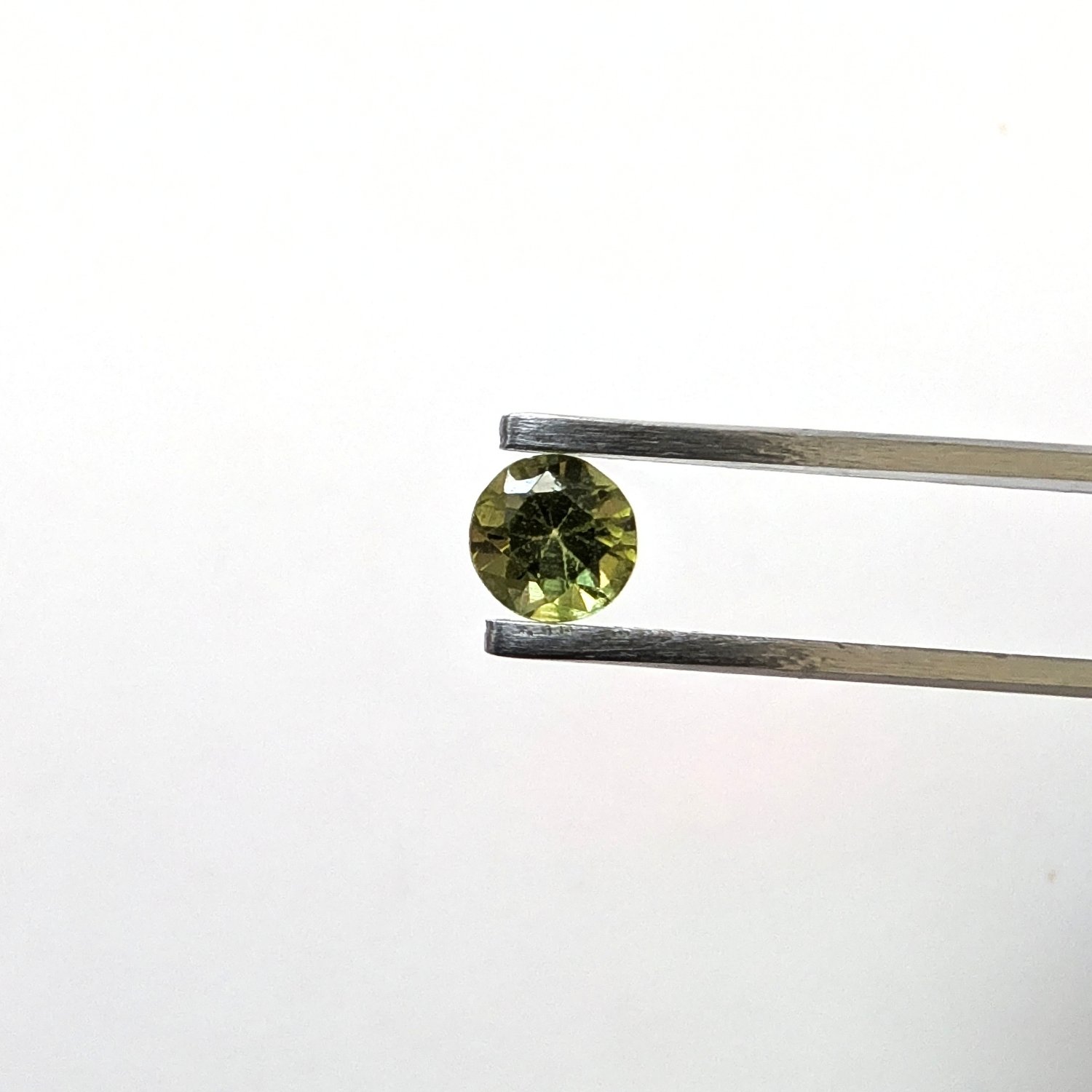 Peridot Round - 4.7mm