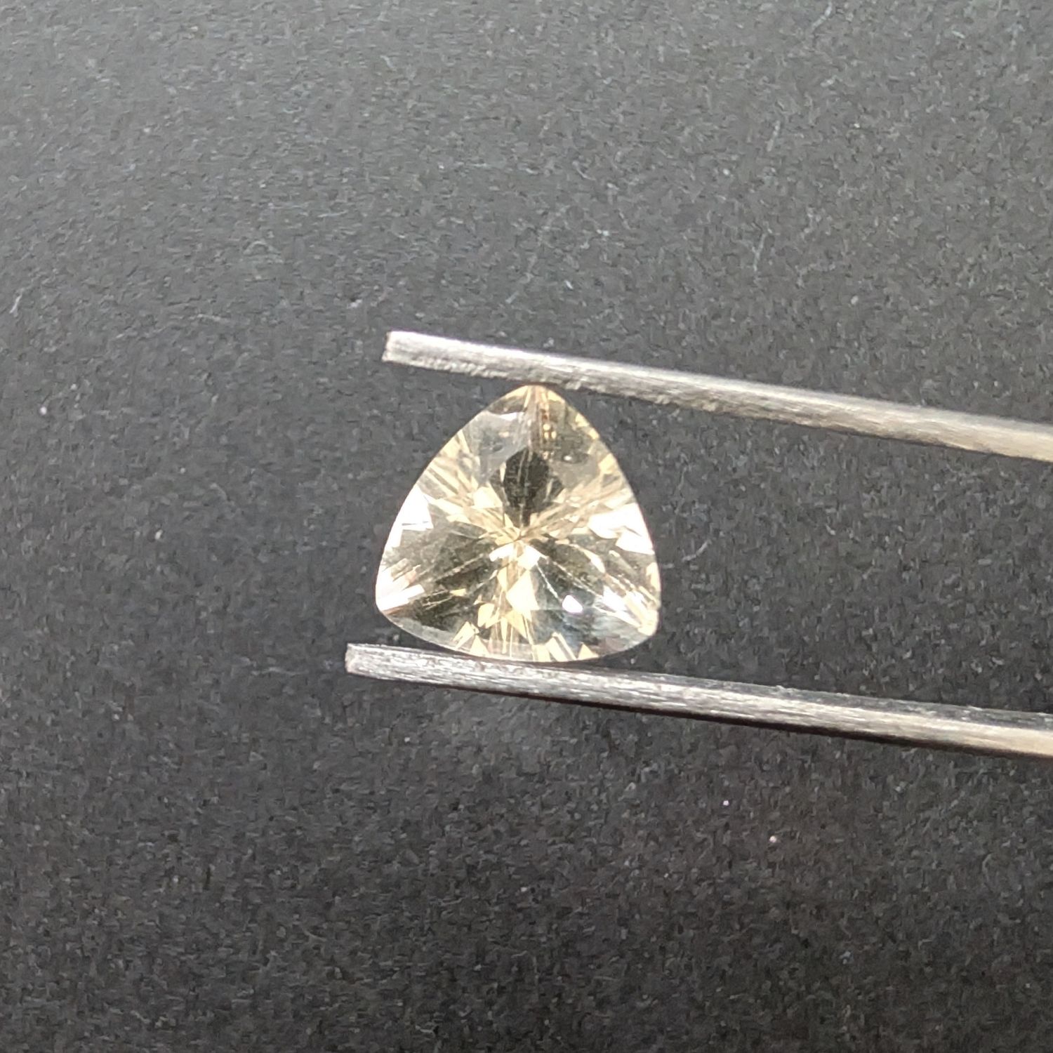 Yellow Citrine Trillion cut Triangle - 9mm