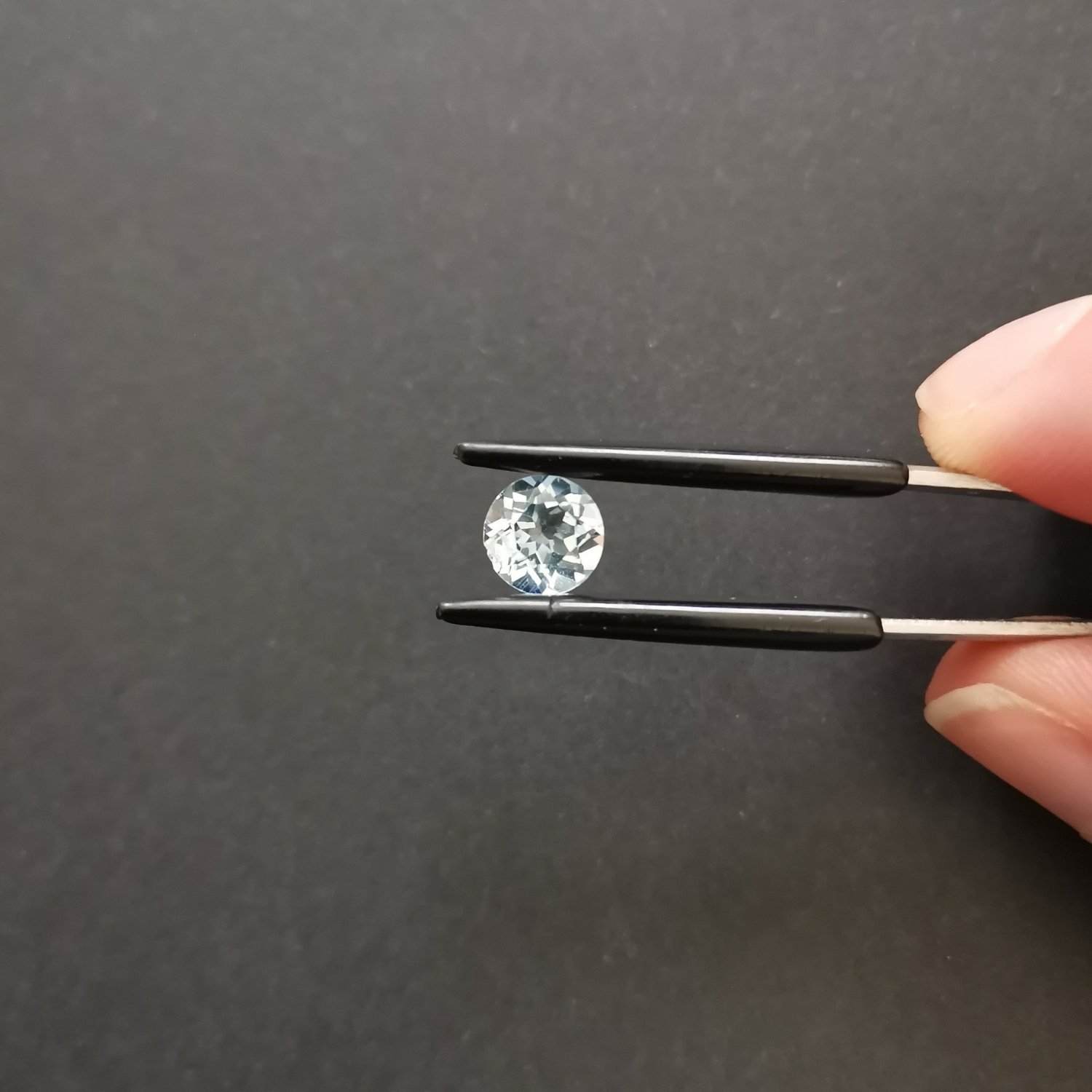 Sky Blue Topaz Round - 6.6mm - Image 2