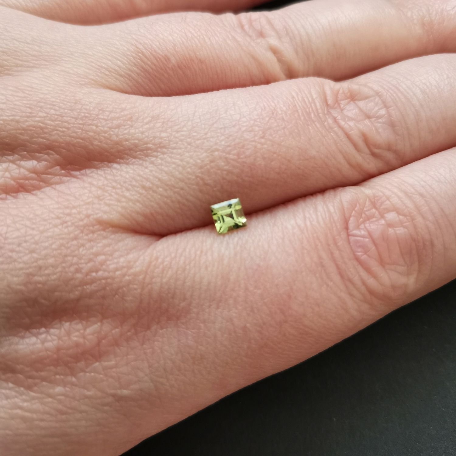 Peridot Square - 4mm - Image 3