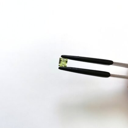 Peridot Square - 4mm