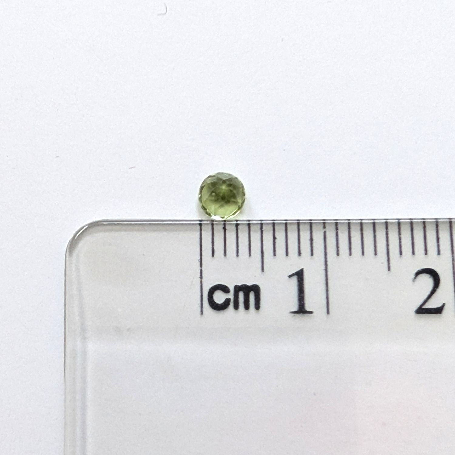 Peridot Round - 3.9mm - Image 3