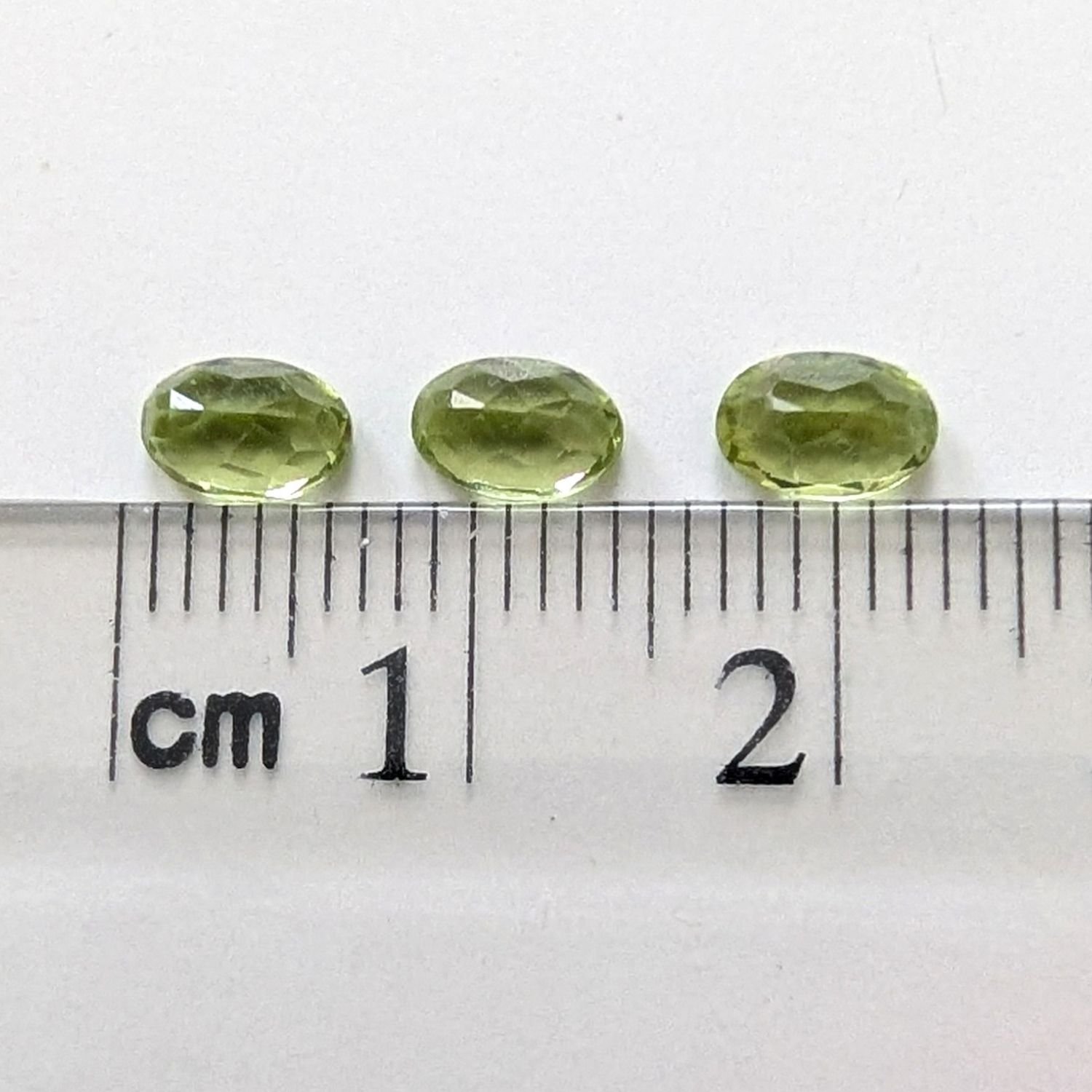 3 x Peridot Ovals - Approx. 6mm by 4mm - Image 4
