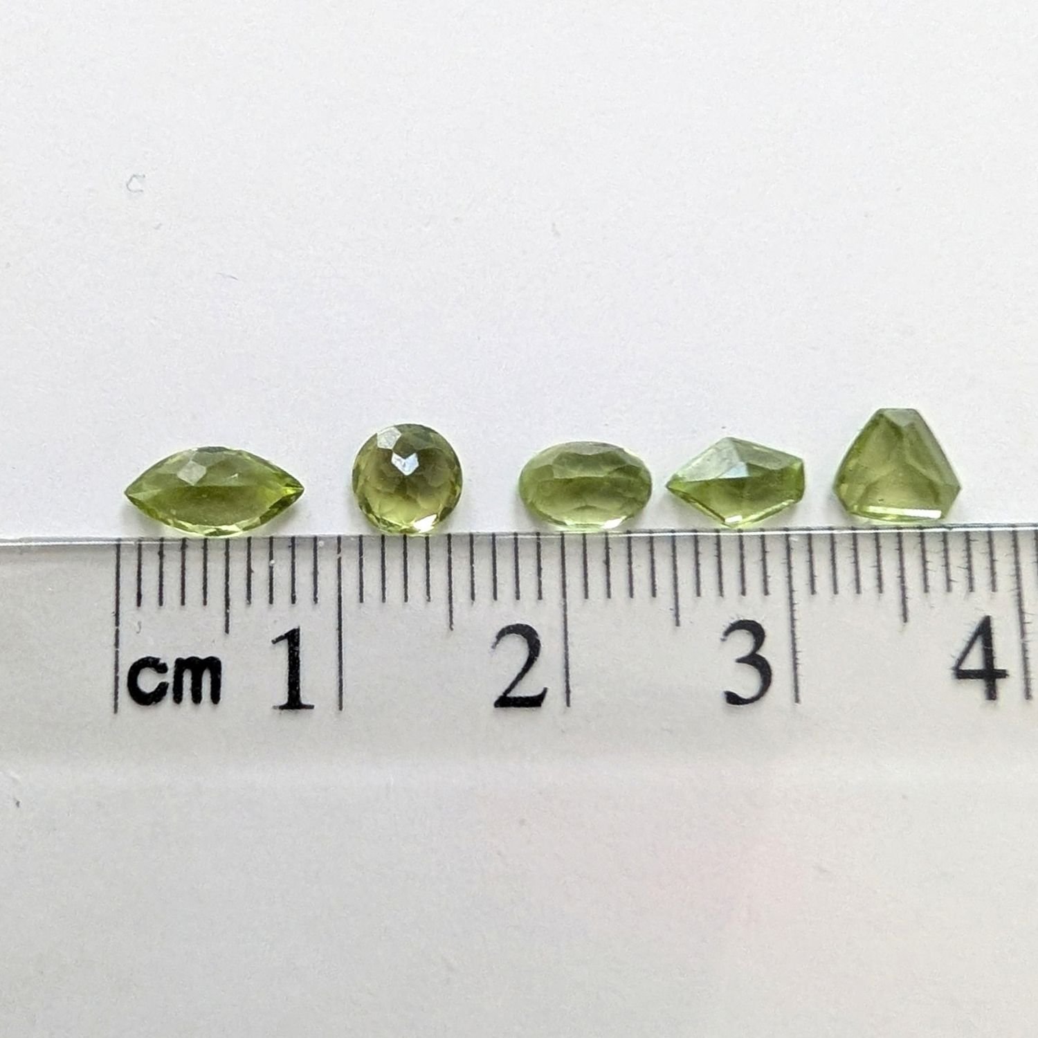 5 x Peridots - Various Shapes and Sizes - Image 4