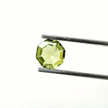 Peridot Octagon - 7.1mm