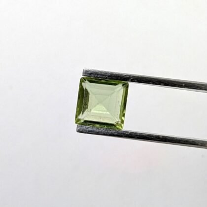 Peridot Square - 6.5mm